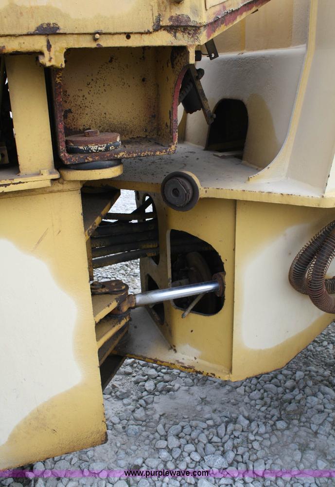 image for item 4921 1988 John Deere 444E wheel loader