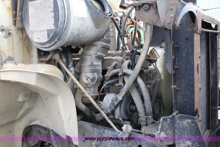 image for item 4922 1990 International 8100 tender truck