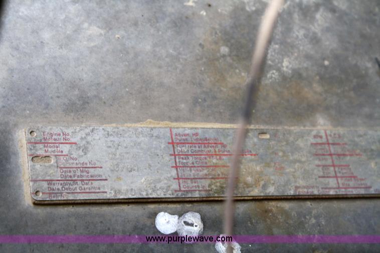 image for item 4922 1990 International 8100 tender truck