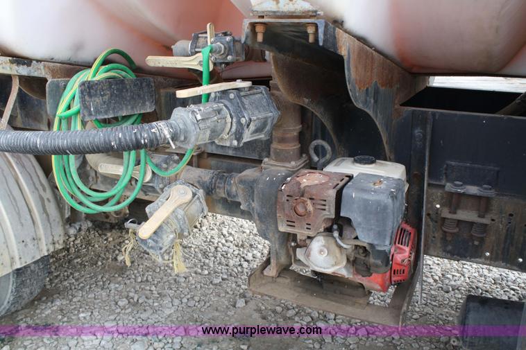 image for item 4922 1990 International 8100 tender truck