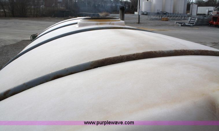 image for item 4922 1990 International 8100 tender truck