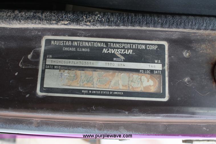 image for item 4922 1990 International 8100 tender truck