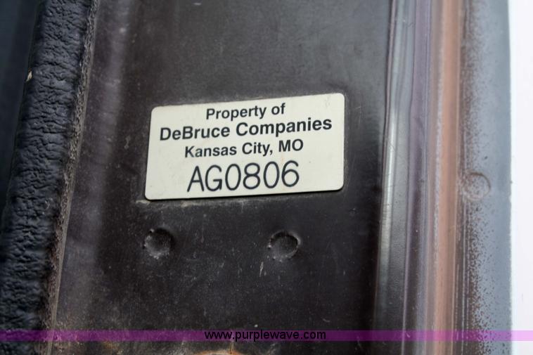 image for item 4922 1990 International 8100 tender truck