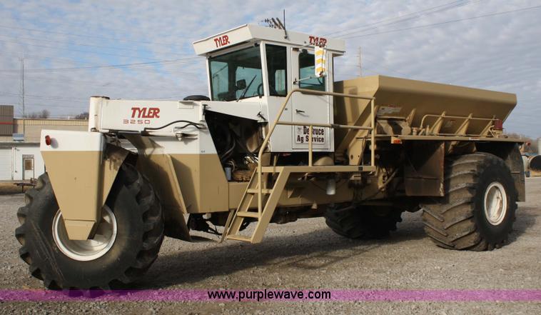 image for item 4965 1993 Tyler 3250 floater spreader