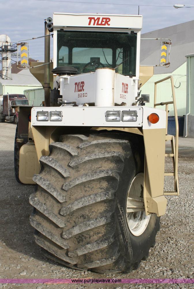 image for item 4965 1993 Tyler 3250 floater spreader