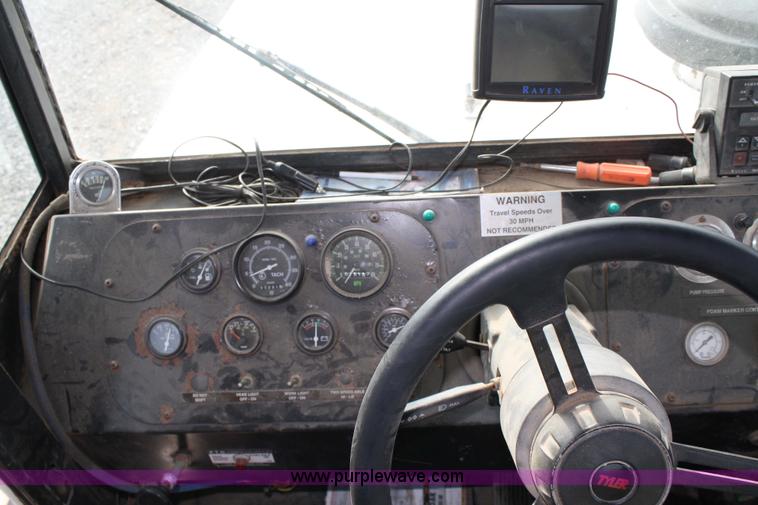 image for item 4965 1993 Tyler 3250 floater spreader