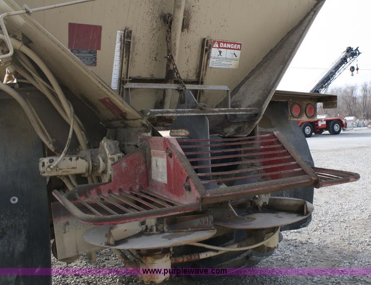 image for item 4965 1993 Tyler 3250 floater spreader