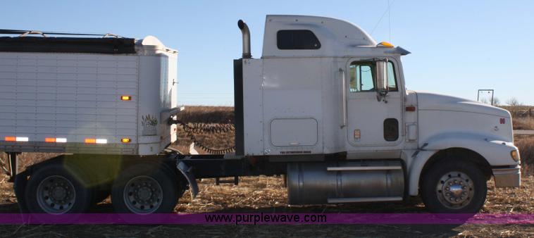 image for item 5001 1999 International 9400 Eagle semi truck