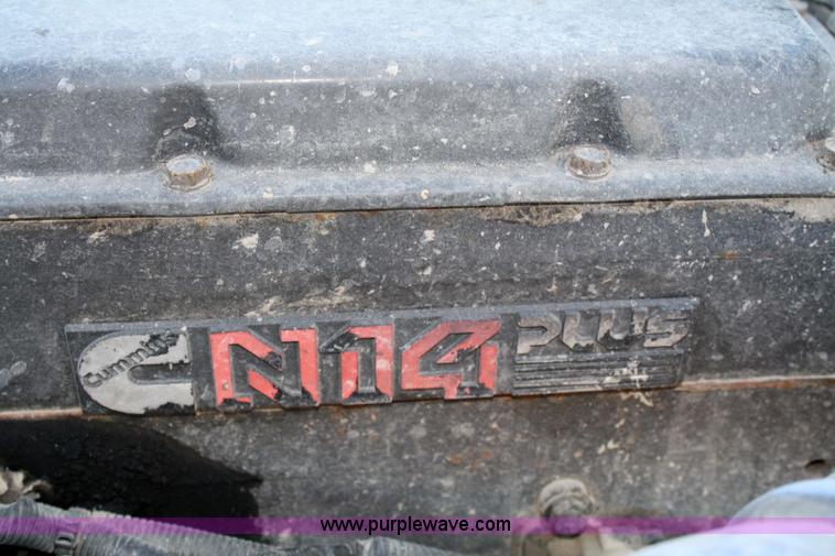 image for item 5001 1999 International 9400 Eagle semi truck