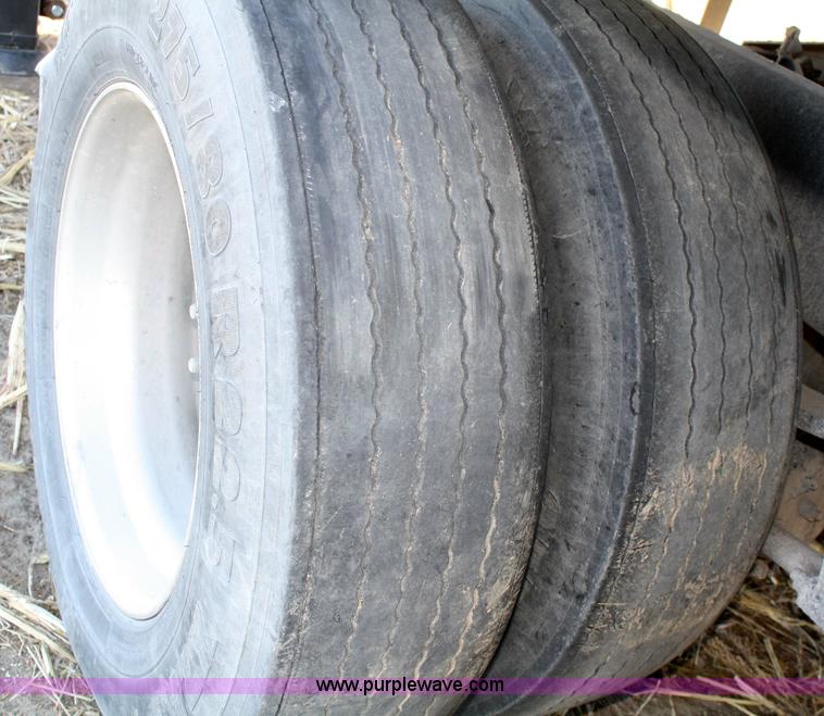 image for item 5001 1999 International 9400 Eagle semi truck