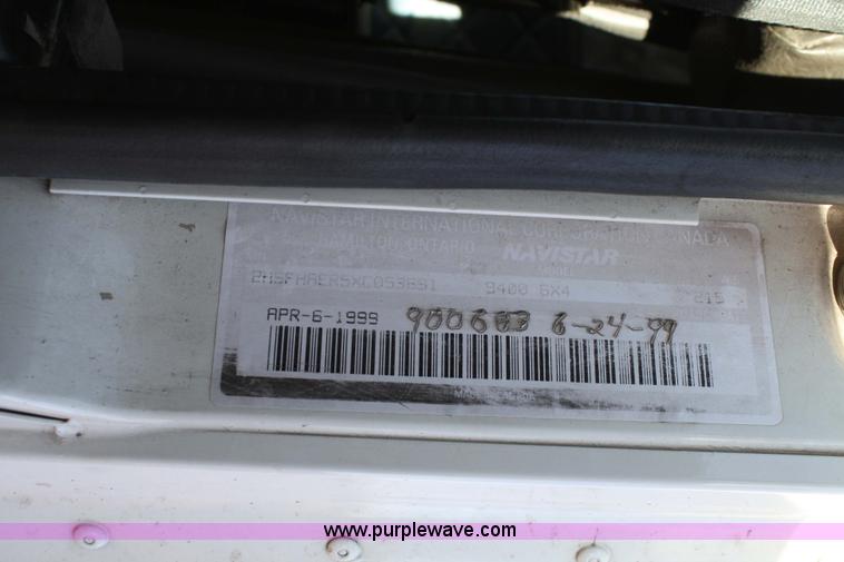 image for item 5001 1999 International 9400 Eagle semi truck