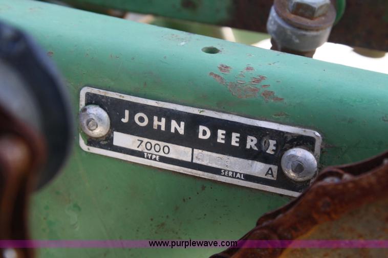 image for item 5003 John Deere 7000 12 row planter