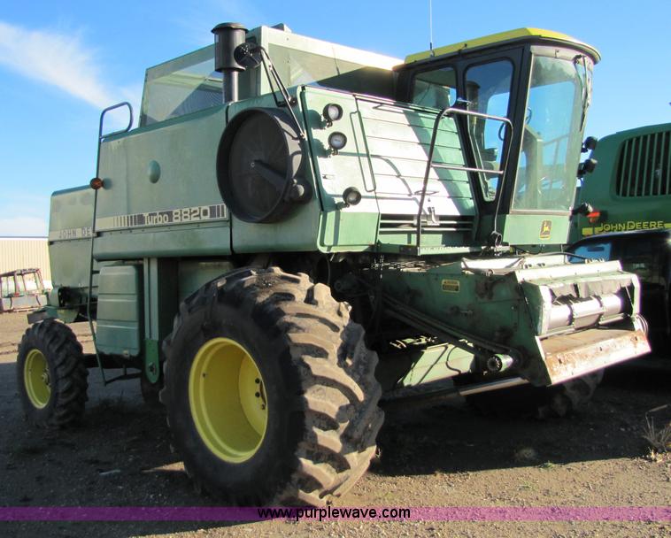 image for item 5214 1982 John Deere 8820 combine