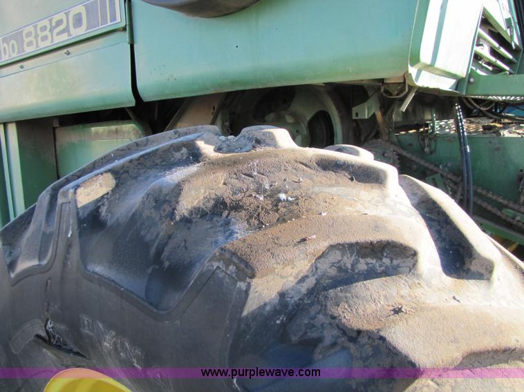 image for item 5214 1982 John Deere 8820 combine