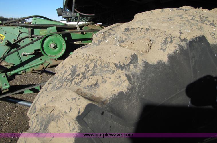 image for item 5214 1982 John Deere 8820 combine