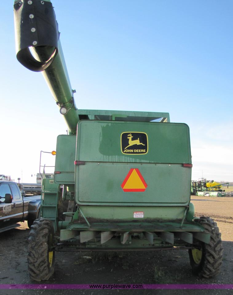 image for item 5214 1982 John Deere 8820 combine