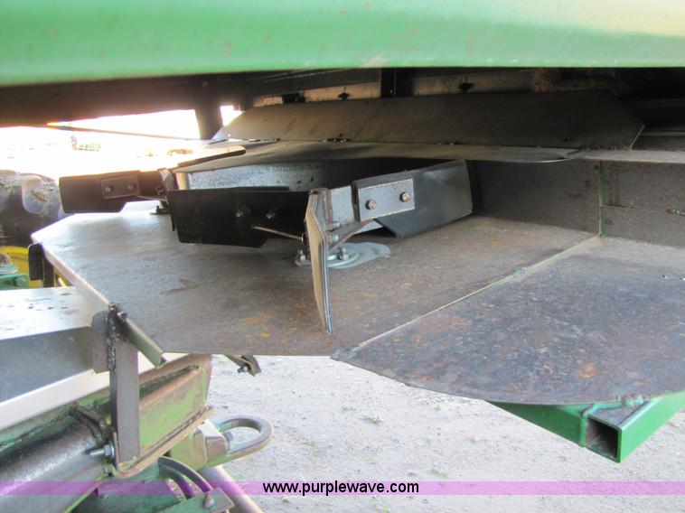 image for item 5214 1982 John Deere 8820 combine