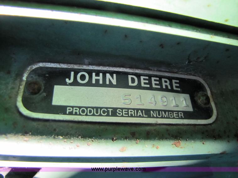 image for item 5214 1982 John Deere 8820 combine