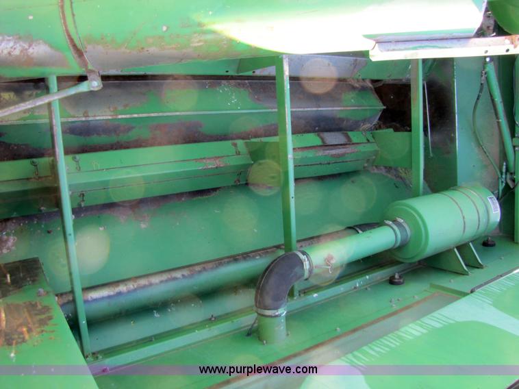 image for item 5214 1982 John Deere 8820 combine