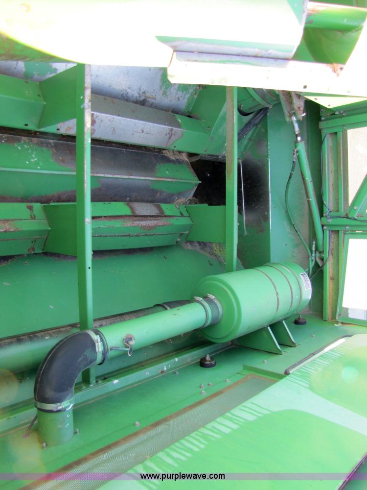 image for item 5214 1982 John Deere 8820 combine