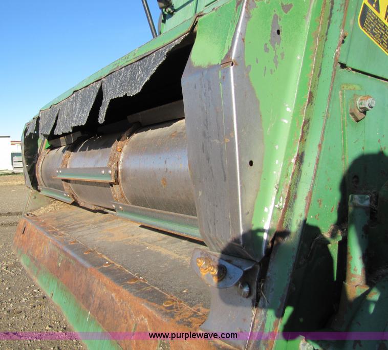 image for item 5214 1982 John Deere 8820 combine