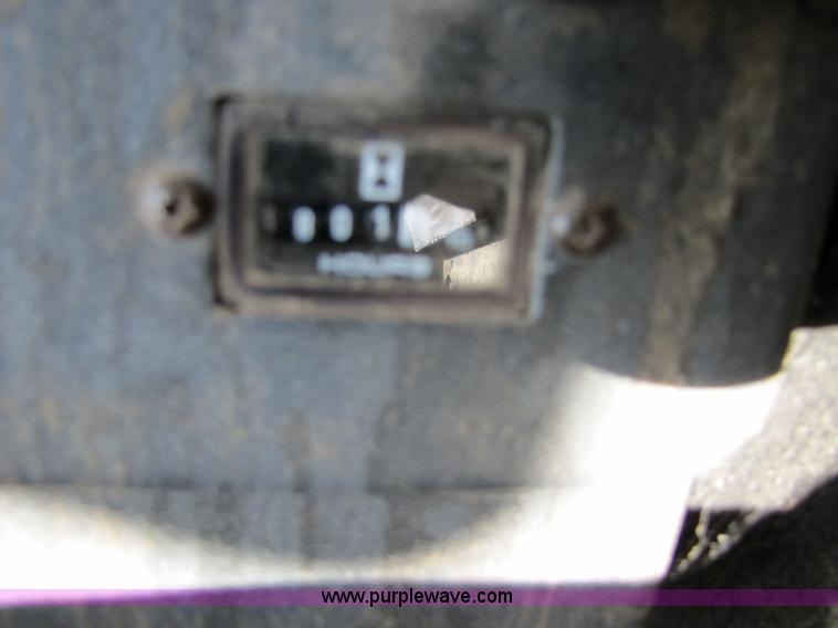 image for item 5214 1982 John Deere 8820 combine