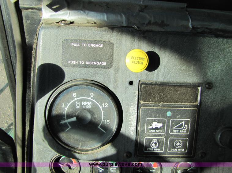 image for item 5214 1982 John Deere 8820 combine