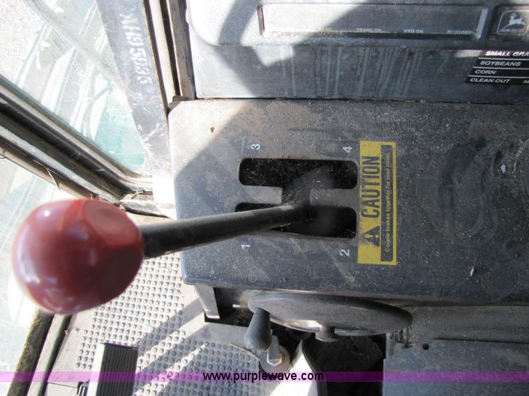 image for item 5214 1982 John Deere 8820 combine