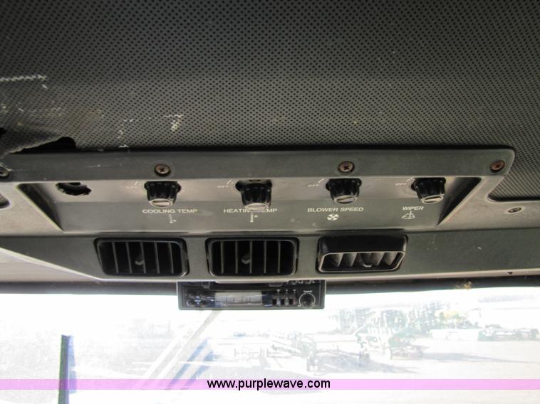 image for item 5214 1982 John Deere 8820 combine