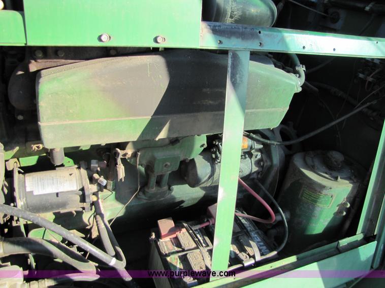 image for item 5214 1982 John Deere 8820 combine