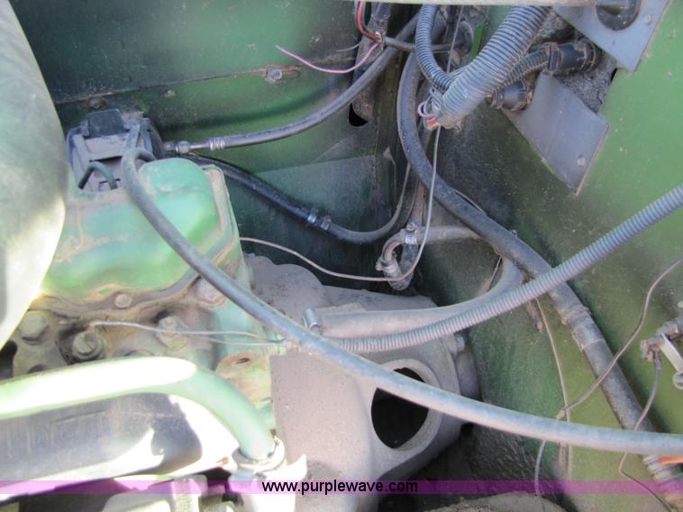 image for item 5214 1982 John Deere 8820 combine