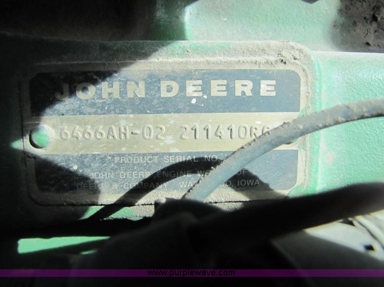 image for item 5214 1982 John Deere 8820 combine