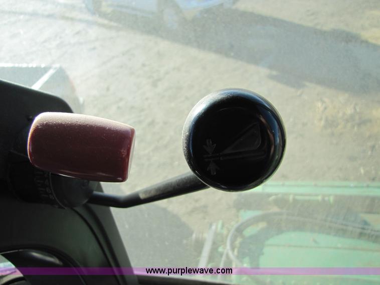 image for item 5214 1982 John Deere 8820 combine