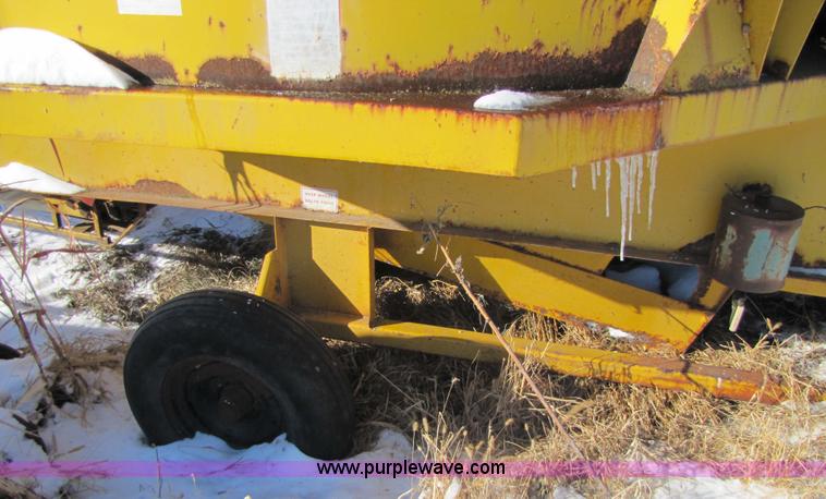 image for item 5220 1980 Haybuster H1000 Big Bite tub grinder