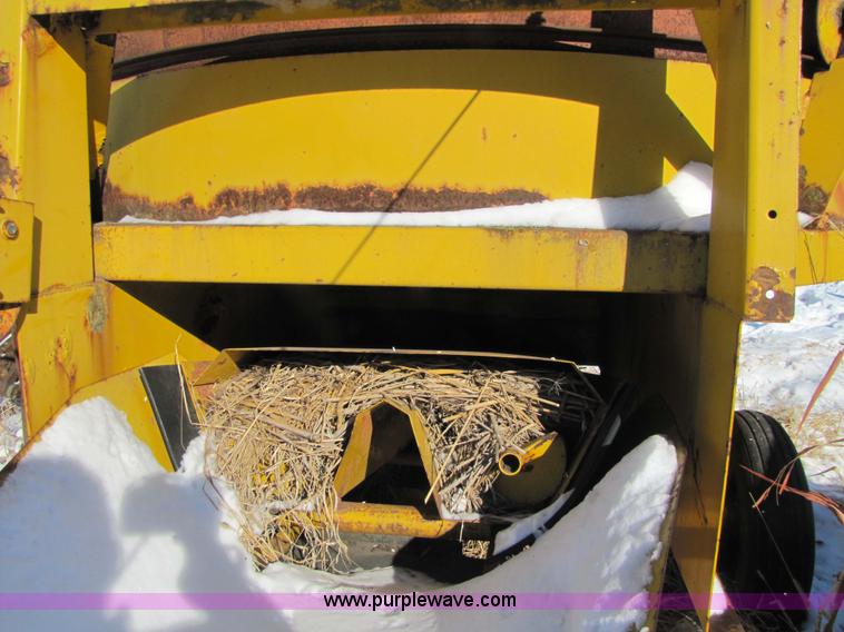 image for item 5220 1980 Haybuster H1000 Big Bite tub grinder