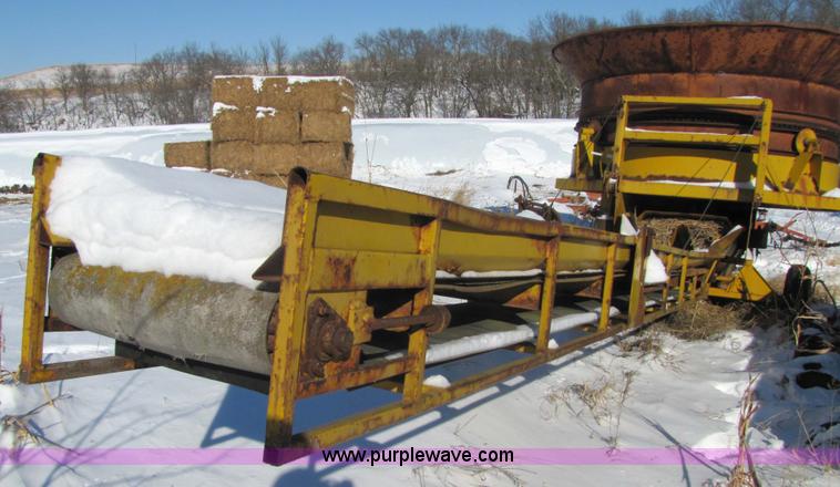 image for item 5220 1980 Haybuster H1000 Big Bite tub grinder