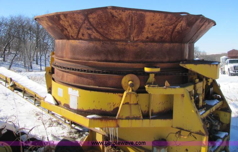 image for item 5220 1980 Haybuster H1000 Big Bite tub grinder