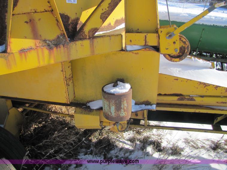 image for item 5220 1980 Haybuster H1000 Big Bite tub grinder