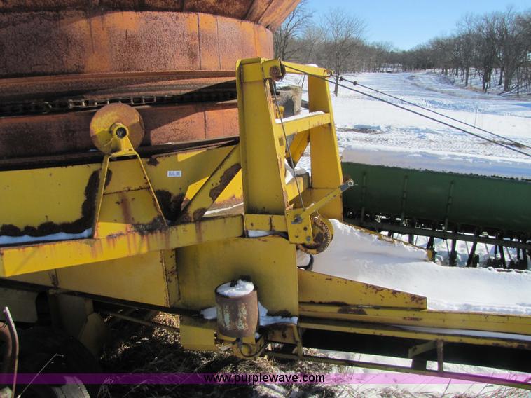 image for item 5220 1980 Haybuster H1000 Big Bite tub grinder