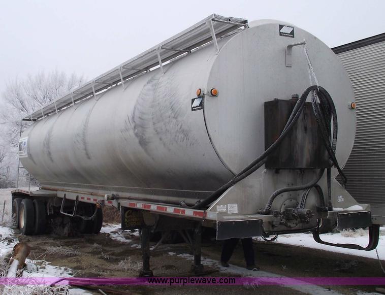 image for item 5473 1994 Warren AT-36-SR4 feed trailer