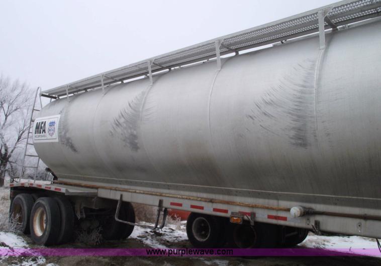 image for item 5473 1994 Warren AT-36-SR4 feed trailer