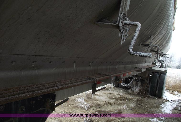 image for item 5473 1994 Warren AT-36-SR4 feed trailer