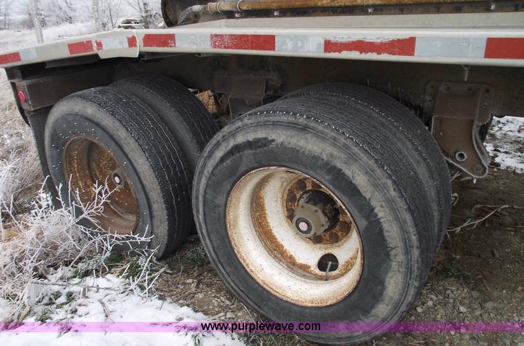 image for item 5473 1994 Warren AT-36-SR4 feed trailer