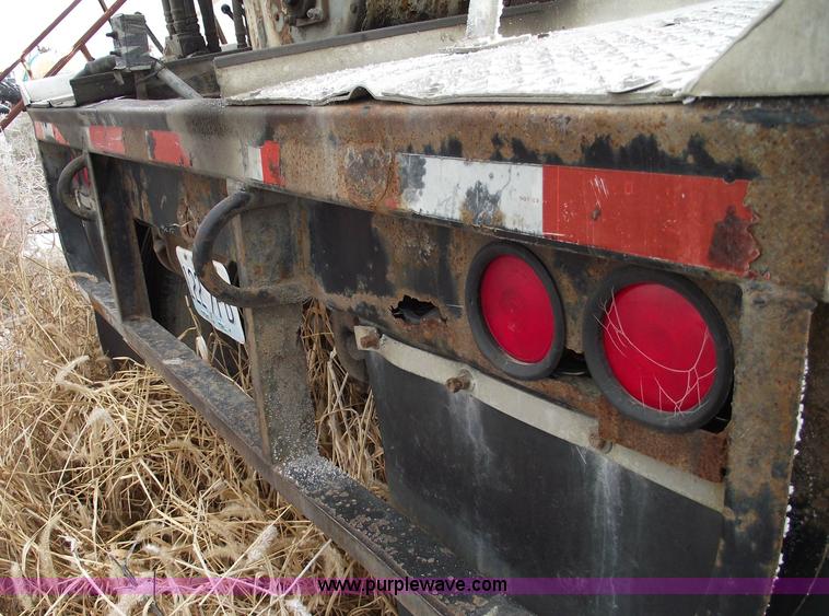 image for item 5473 1994 Warren AT-36-SR4 feed trailer