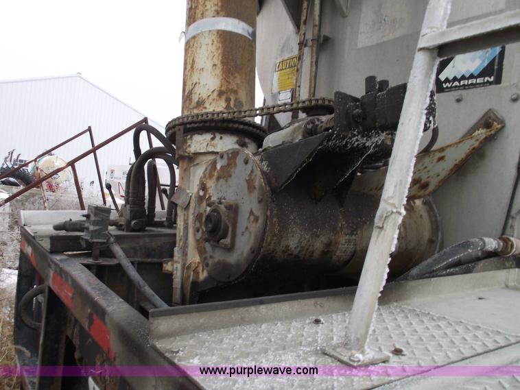 image for item 5473 1994 Warren AT-36-SR4 feed trailer