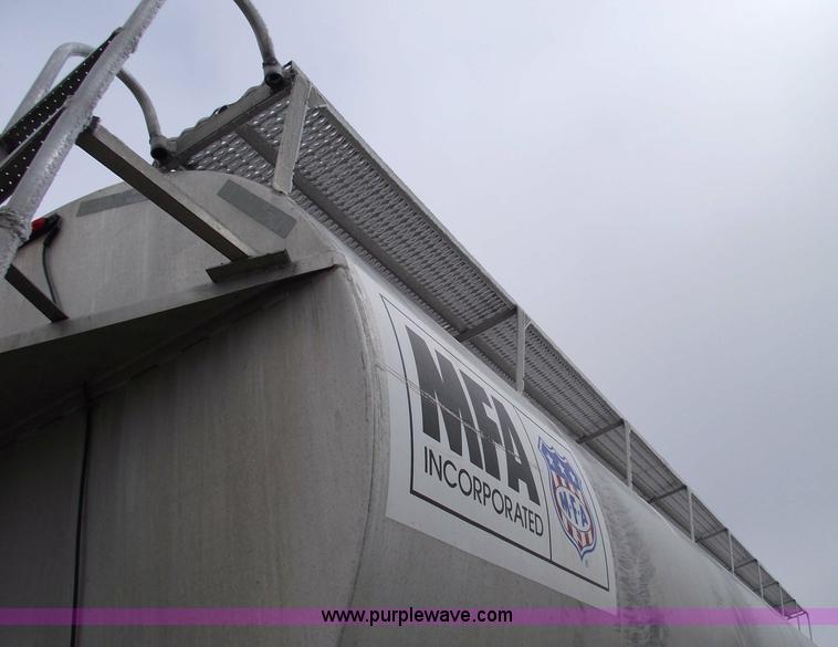 image for item 5473 1994 Warren AT-36-SR4 feed trailer