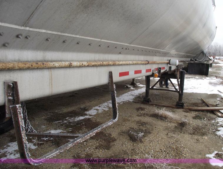 image for item 5473 1994 Warren AT-36-SR4 feed trailer