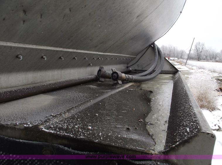 image for item 5473 1994 Warren AT-36-SR4 feed trailer