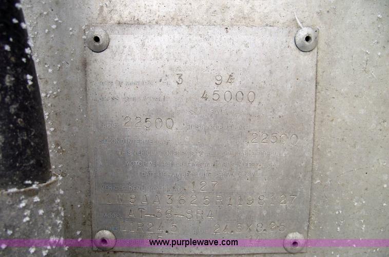 image for item 5473 1994 Warren AT-36-SR4 feed trailer