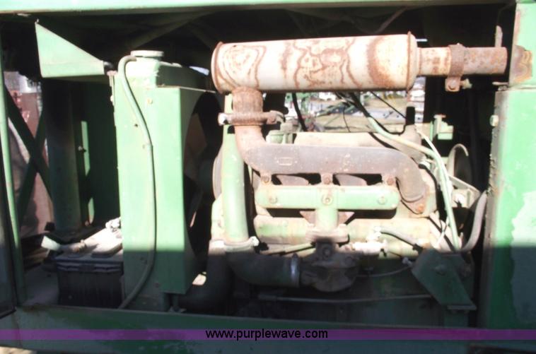 image for item 5512 John Deere 734 high cycle sprayer